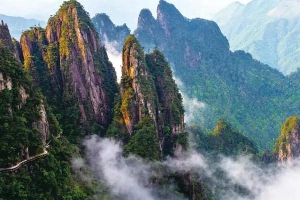 莽山五指峰景區<a href='http://www.vexzd.com/' target=_blank>旅游攻略</a>一日游